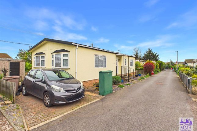2-bed caravan on 44, Beech Road, Hoo, £200,000