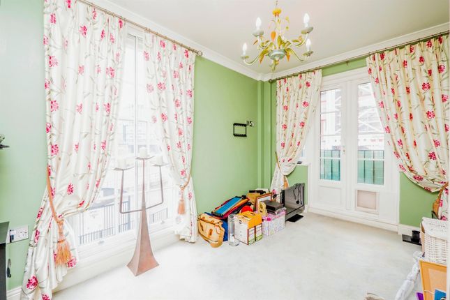 Flat for sale in Westgate Street, Cardiff