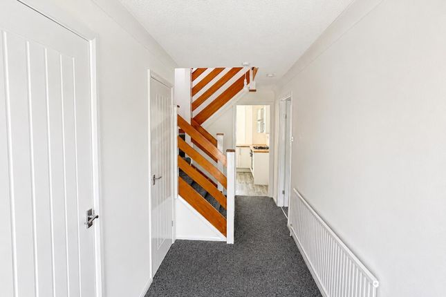 10, Cowdrey Close, Rochester photo 2