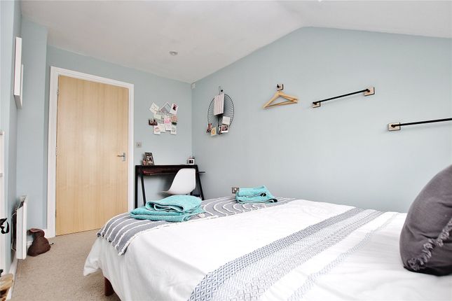 Flat for sale in Tudor Way, Knaphill, Woking