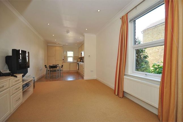 Richmond Crescent, Staines-upon-Thames photo 3