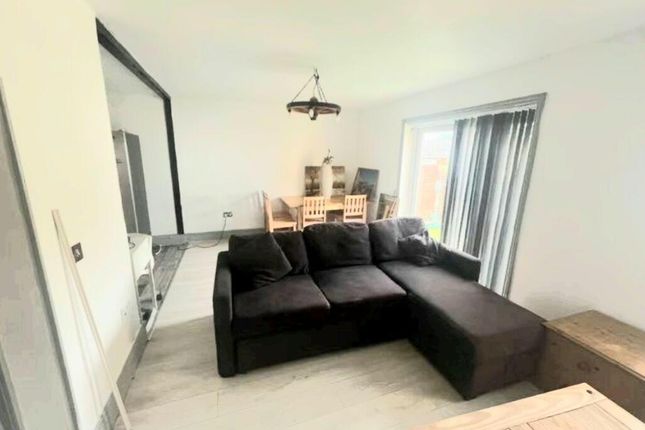 40, Kimptons Mead, Potters Bar photo 2