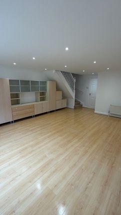 Eden Close, Enfield photo 5
