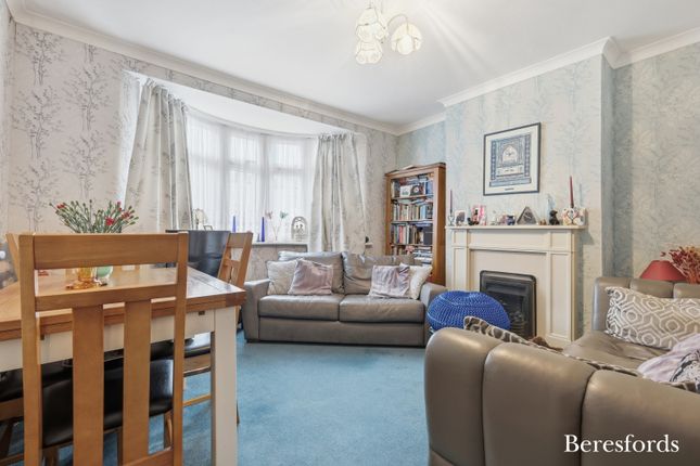 43, Lyndhurst Drive, Hornchurch photo 4