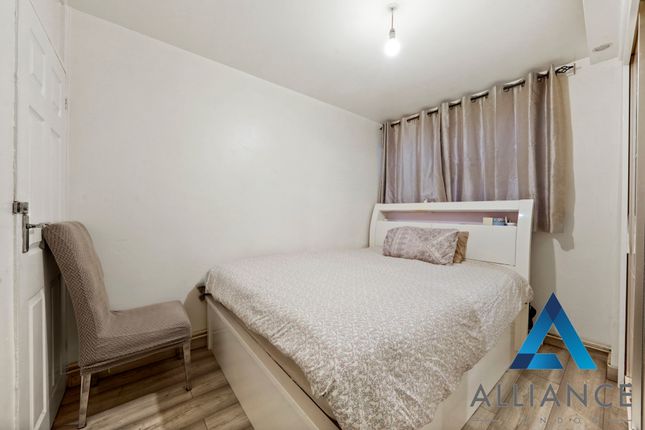 Maisonette for sale in Discovery House, Newby Place, Poplar