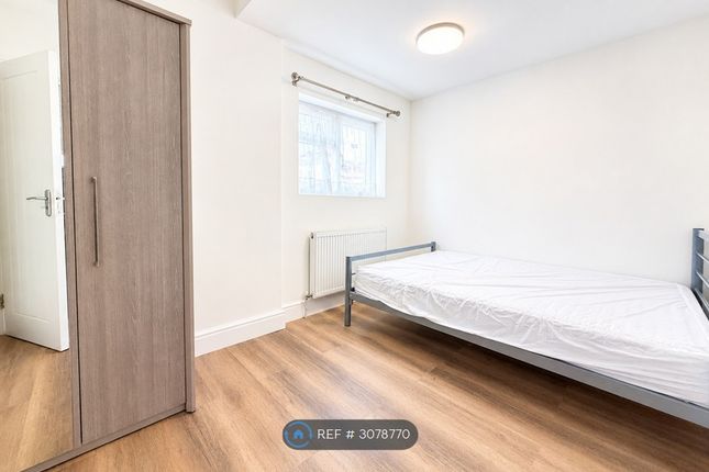 Raynor Close, Southall photo 5