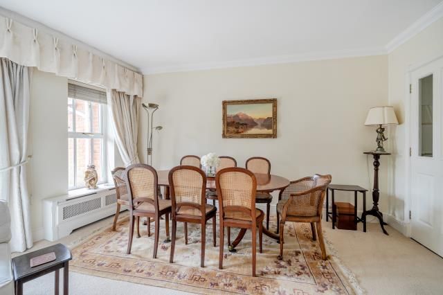 3, Palmerstone Court, Virginia Water photo 4