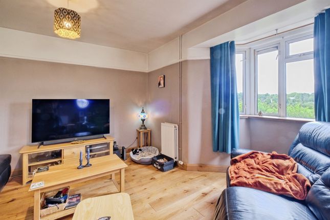 5, Highfield Crescent, Salisbury photo 4