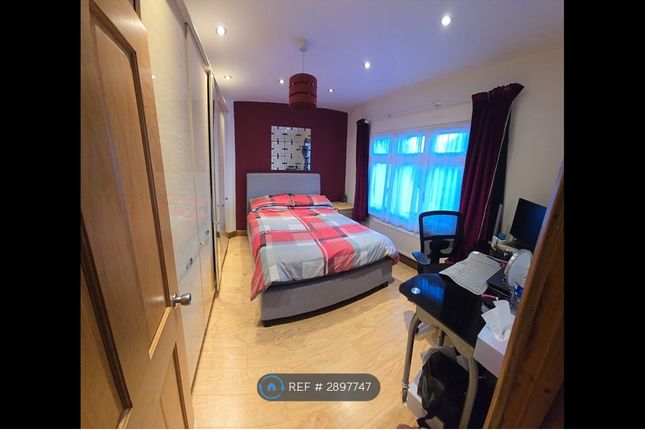 Kenilworth Avenue, Romford photo 5