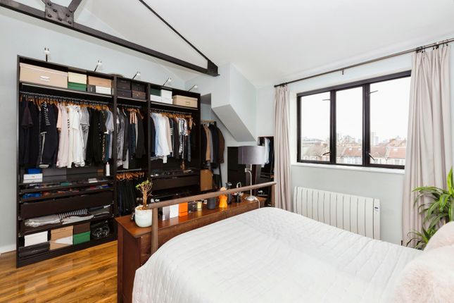 Flat for sale in Jedburgh Road, London