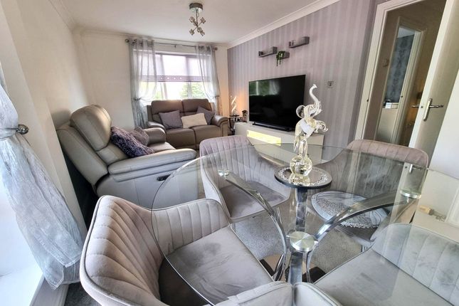 Flat 36, Glan Y Mor Y Rhodfa, Barry photo 3