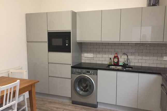 74 Queen Street, Room 2