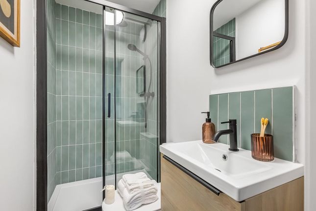 Flat 3, Evergreen Place, London photo 3