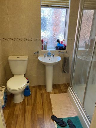 Flat to rent in Newland Avenue, Hull