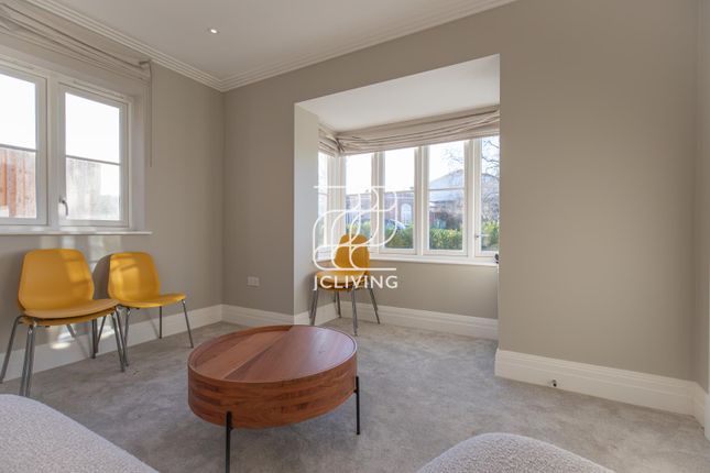 21, Whistler Drive, Barnet photo 4