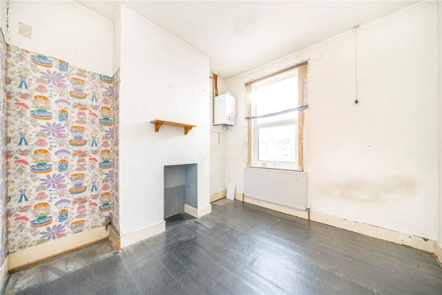 135, Caistor Park Road, London photo 4