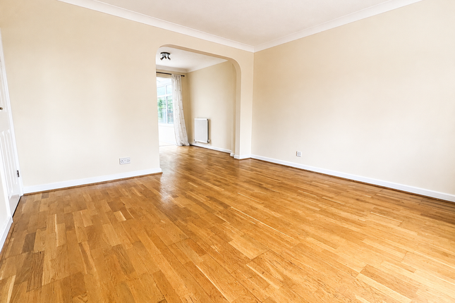 31, Roebuck Close, Hertford photo 2