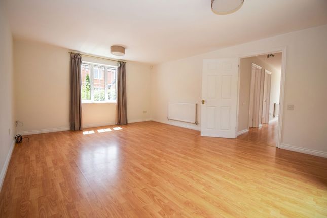 6 Catmint Close, Eastleigh photo 4