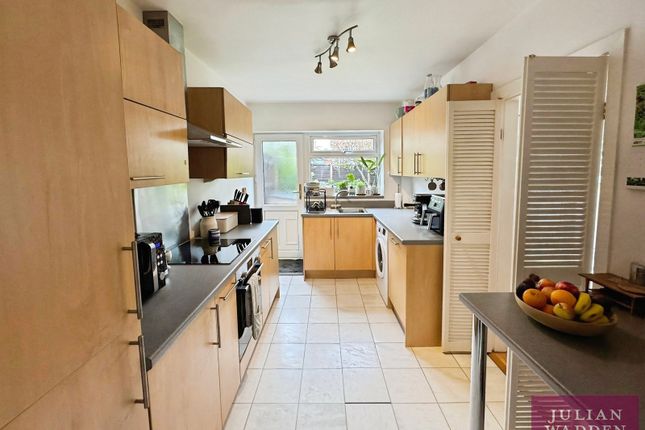 Greenacres Drive, Manchester photo 3