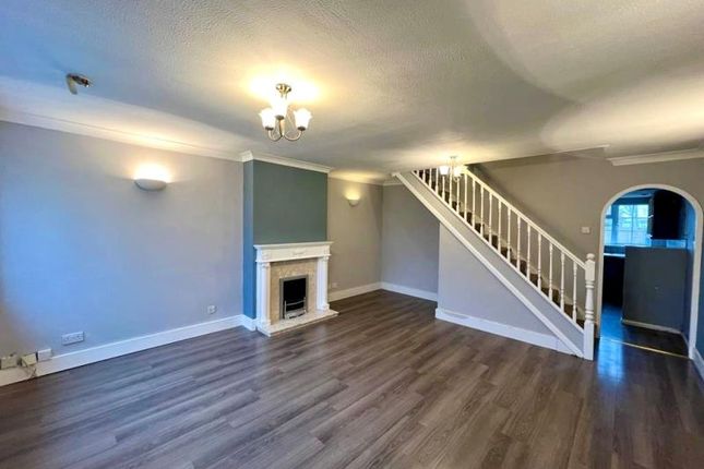 4, Southwark Close, Yateley photo 3
