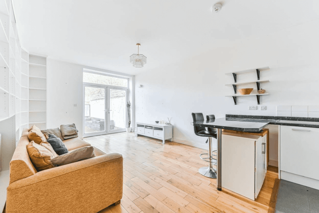 Thumbnail Flat to rent in Meopham Road, Mitcham