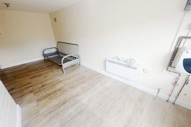 97, Lansbury Drive, Hayes photo 5