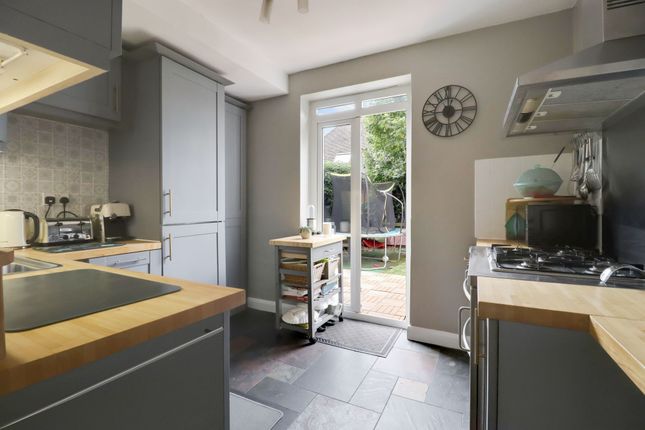 10 Bridge Gardens, East Molesey photo 3