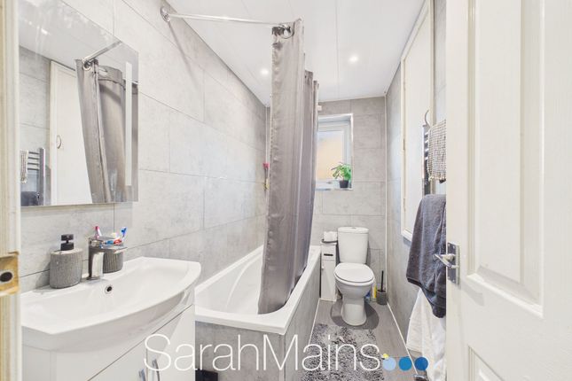 7 Dereham Court, Newcastle Upon Tyne photo 4