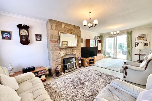 4 Aynsley Close, Stoke-On-Trent photo 2