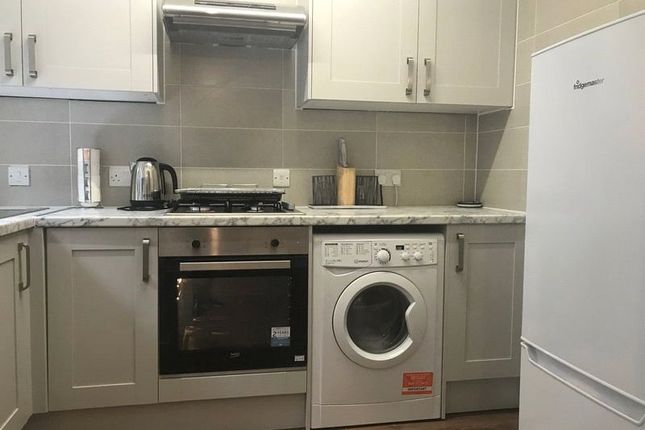 88, Wordsworth Mead, Surrey photo 2