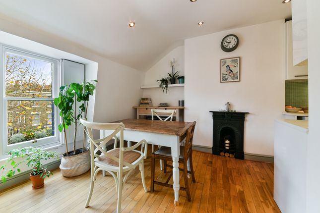 Thumbnail Flat for sale in Bethune Road, London
