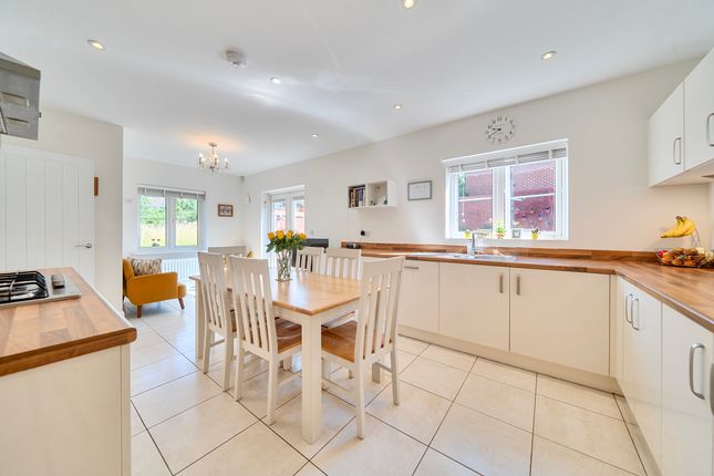 10, Hayler Gardens, Southwater photo 4