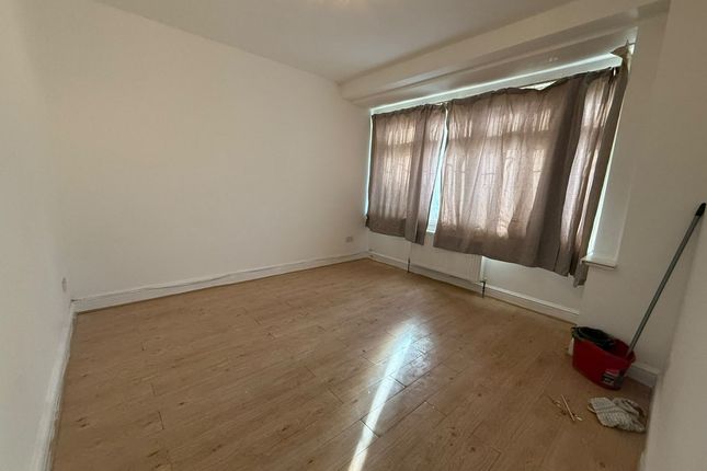 25, Acacia Avenue, Hayes photo 4
