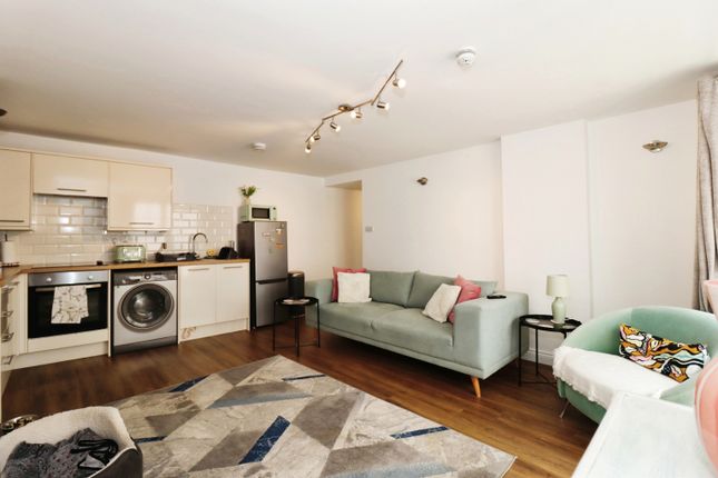 Flat 6, 54, Long Street, Gloucestershire photo 2