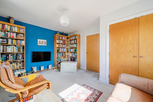 Langham Court, 6, Ridgway Road, Farnham photo 4