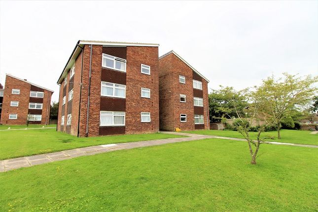 2 bed flat for sale in Hillmead, Crawley, West Sussex. RH11