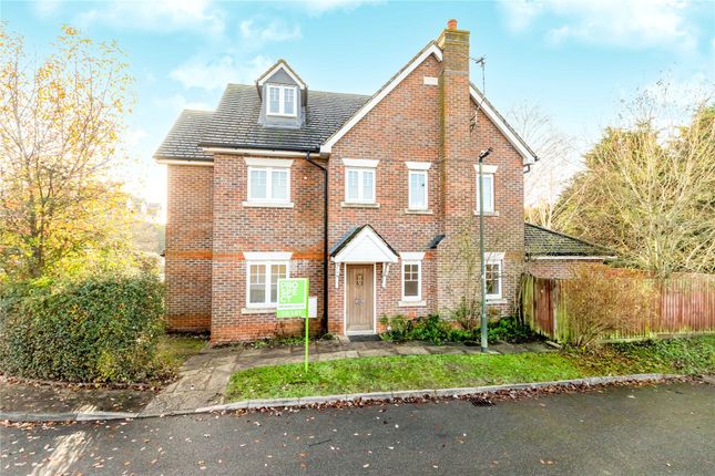 Detached house to rent in Oakley Gardens, Maidenhead, Berkshire
