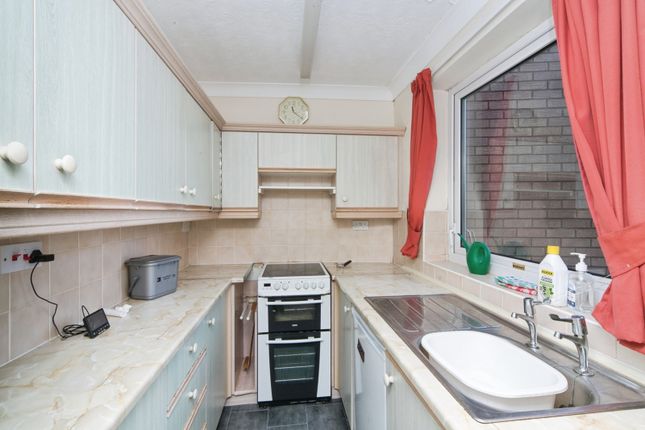 Flat 18, Penrhyn Park,, Penrhyn Avenue, Colwyn Bay photo 3
