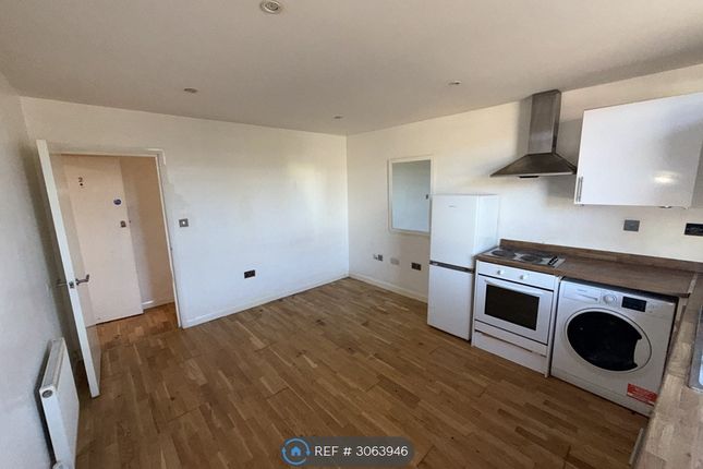 Flat   Blakenham Road, London photo 2