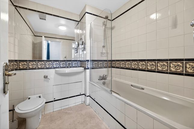 Apartment 2, Devonhurst Place, 9, Heathfield Terrace, LONDON photo 4