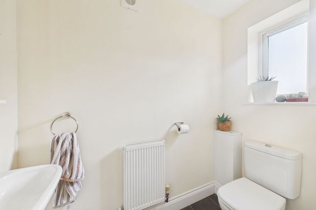 4 Orchard Close, Crediton photo 3