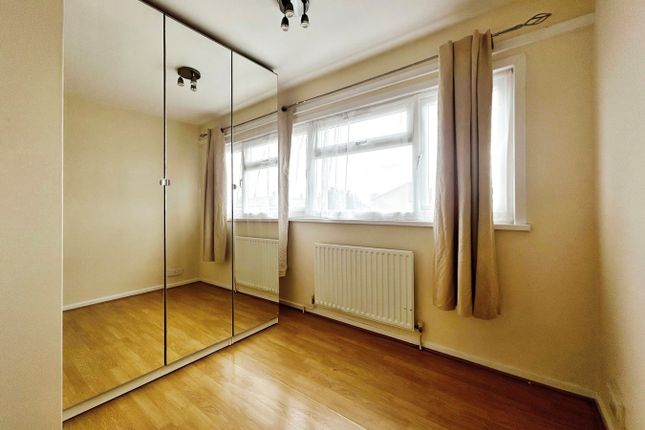 Terraced house to rent in Humber Way, Langley