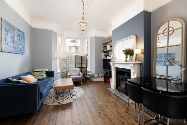 27, Brewster Gardens, London photo 4