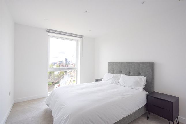 Flat for sale in Beresford Avenue, Wembley