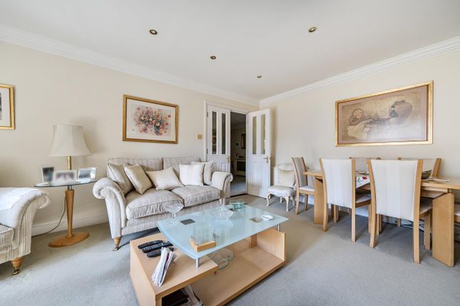14 Paragon Court, 129, Holders Hill Road, Hendon photo 4