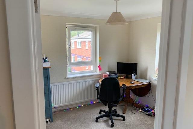 34, Westerham Walk, Reading photo 2