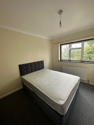 73 Rushdene, LONDON photo 4