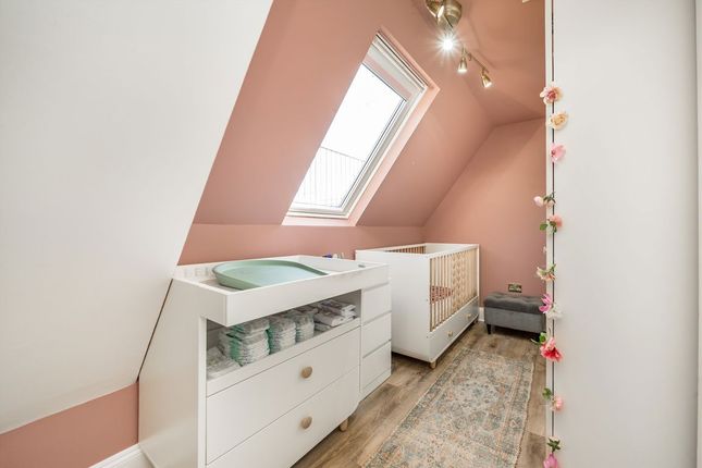 Crothall Close, Southgate photo 4