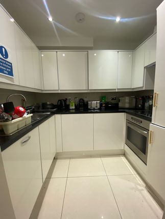 Room 3, Flat 6, 121, Gloucester Place, London photo 4