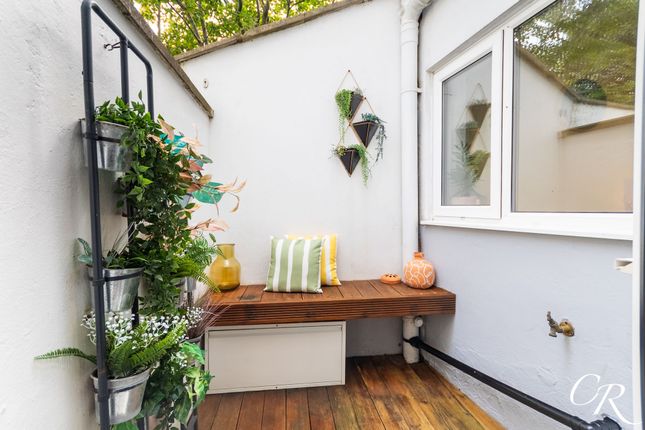 7 Hewlett Place, Cheltenham photo 4